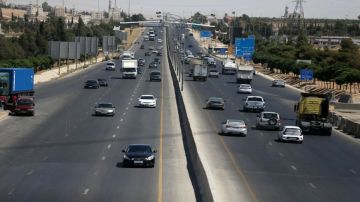 5000 شجرة تزين طريق المطار بمشاركة شباب المحافظات 5000 شجرة تزين طريق المطار بمشاركة شباب المحافظات