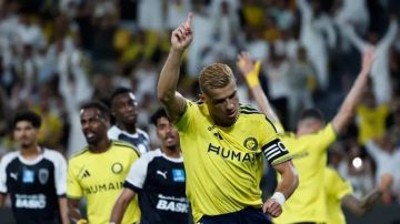 رونالدو يقود النصر للفوز ويعادل رقما تاريخيا عمره 87 عاما رونالدو يقود النصر للفوز ويعادل رقما تاريخيا عمره 87 عاما