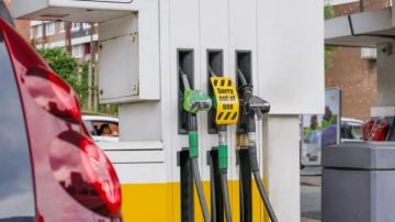 البنزين في أميركا يتجاوز 4 دولارات .. وارتفاع التكاليف يقلص خطط السفر البنزين في أميركا يتجاوز 4 دولارات .. وارتفاع التكاليف يقلص خطط السفر