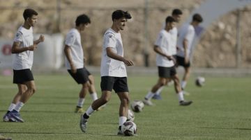 المنتخب الوطني ت17 ينهي تدريباته ويغادر إلى تونس المنتخب الوطني ت17 ينهي تدريباته ويغادر إلى تونس