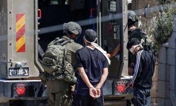 قوات الاحتلال تقتحم عزون وتواصل اقتحام قلقيلية وتعتقل عشرات المواطنين قوات الاحتلال تقتحم عزون وتواصل اقتحام قلقيلية وتعتقل عشرات المواطنين
