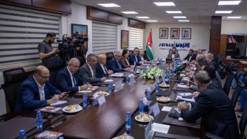 وزير السياحة يبحث ونظيره الفلسطيني تعزيز التعاون بين البلدين وزير السياحة يبحث ونظيره الفلسطيني تعزيز التعاون بين البلدين