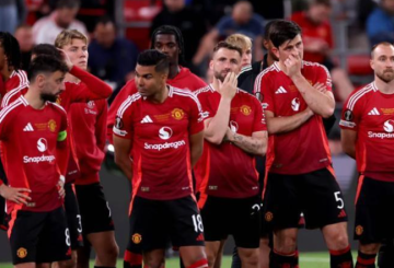 لاعب مانشستر يونايتد يفتح النار على التحكيم لاعب مانشستر يونايتد يفتح النار على التحكيم