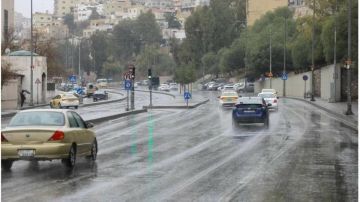 هطول الأمطار في شمال المملكة يستدعي الحذر أثناء القيادة هطول الأمطار في شمال المملكة يستدعي الحذر أثناء القيادة