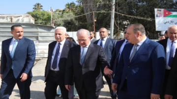 رئيس الوزراء الفلسطيني: الأردن يواصل دعم الفلسطينيين والدفاع عن حقوقهم رئيس الوزراء الفلسطيني: الأردن يواصل دعم الفلسطينيين والدفاع عن حقوقهم