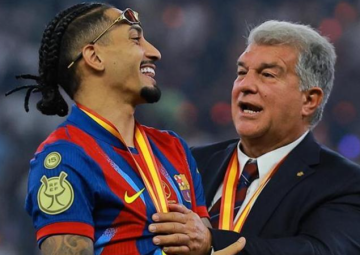 لابورتا يحتفل بعودة دوري الابطال ل برشلونة!