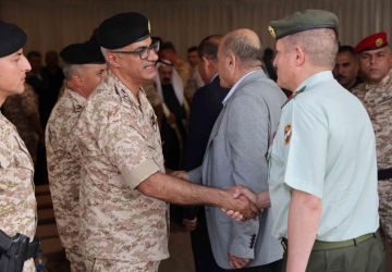 اللواء الركن الحراسيس يستقبل المهنئين بتعيينه رئيسا لهيئة الأركان المشتركة اللواء الركن الحراسيس يستقبل المهنئين بتعيينه رئيسا لهيئة الأركان المشتركة
