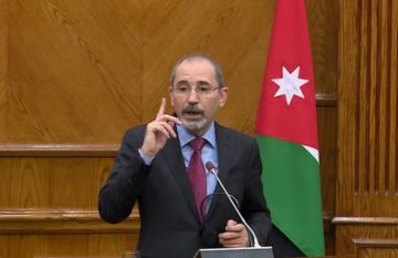 الصفدي يحذر خلال اتصال مع وزير الخارجية البريطاني الصفدي يحذر خلال اتصال مع وزير الخارجية البريطاني