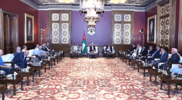 رئيس الديوان الملكي يلتقي وفدا من أبناء عشيرة المحاسيس بجرش رئيس الديوان الملكي يلتقي وفدا من أبناء عشيرة المحاسيس بجرش