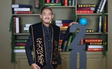 20 عاما بين المستشفى والكتب.. الاردني إلياس يصل إلى منصة التخرج رغم رحلة المرض الطويلة 20 عاما بين المستشفى والكتب.. الاردني إلياس يصل إلى منصة التخرج رغم رحلة المرض الطويلة