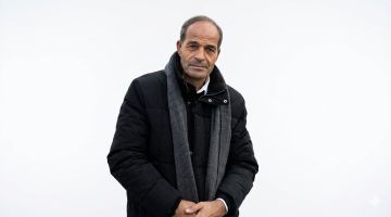 ألقى مجنون حجرا في بئر، فعجز ألف عاقل عن إخراجه ألقى مجنون حجرا في بئر، فعجز ألف عاقل عن إخراجه