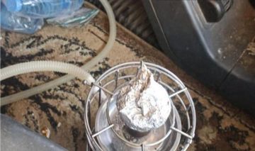 ضبط سائق مركبة يدخن الأرجيلة اثناء القيادة ضبط سائق مركبة يدخن الأرجيلة اثناء القيادة