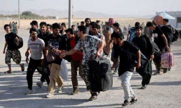 بعد تردي الأوضاع في إيران .. مهاجرون أفغان يعودون إلى حكم طالبان بعد تردي الأوضاع في إيران .. مهاجرون أفغان يعودون إلى حكم طالبان