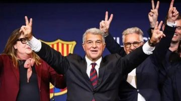 برشلونة يتجاوز حاجز المليار لأول مرة في تاريخه برشلونة يتجاوز حاجز المليار لأول مرة في تاريخه