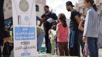 الخيرية الهاشمية تواصل إيصال مياه الشرب للأسر في غزة الخيرية الهاشمية تواصل إيصال مياه الشرب للأسر في غزة