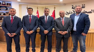 صحفيون يؤدون اليمين القانونية أمام مجلس نقابة الصحفيين صحفيون يؤدون اليمين القانونية أمام مجلس نقابة الصحفيين
