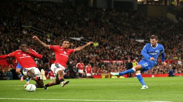 برايتون يقصي مانشستر يونايتد من كأس الرابطة بعد ريمونتادا مثيرة