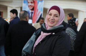 وطن يبنى بالأفعال لا بالتصفيق وطن يبنى بالأفعال لا بالتصفيق