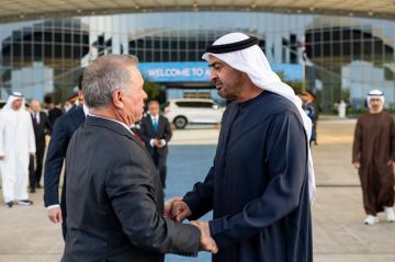 الملك يعود إلى أرض الوطن بعد زيارة إلى الإمارات الملك يعود إلى أرض الوطن بعد زيارة إلى الإمارات