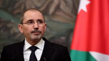 الصفدي يبحث العلاقات الإقليمية مع البرلمان الفرنسي الصفدي يبحث العلاقات الإقليمية مع البرلمان الفرنسي