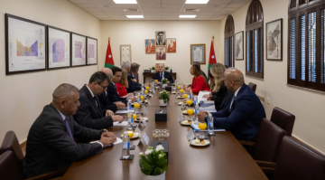 الأمير الحسن يستقبل وفدا برلمانيا فرنسيا الأمير الحسن يستقبل وفدا برلمانيا فرنسيا
