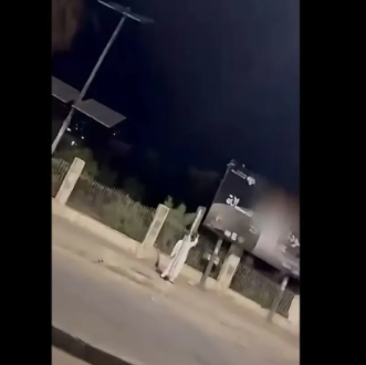 تمزيق إعلانات حفل أصالة نصري في دمشق تمزيق إعلانات حفل أصالة نصري في دمشق