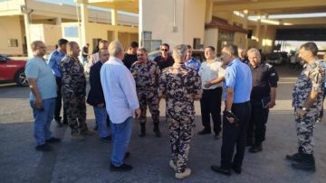 مدير الجمارك يتفقد أزمة الشحن في مركز حدود مدير الجمارك يتفقد أزمة الشحن في مركز حدود