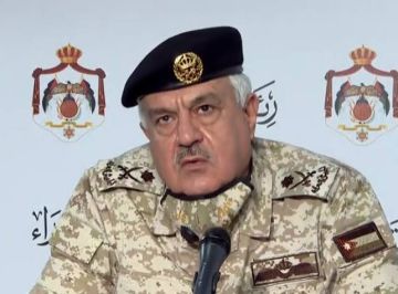 ترفيع الحنيطي إلى رتبة فريق وإحالته على التقاعد ترفيع الحنيطي إلى رتبة فريق وإحالته على التقاعد
