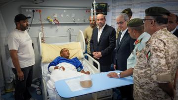 وزيرا الداخلية بالوكالة والصحة يطمئنان على مصابي حادث الطريق الصحرواي