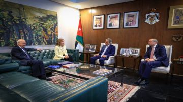 رئيس الوزراء يتسلم تقرير حالة حقوق الإنسان في الأردن لعام 2025 رئيس الوزراء يتسلم تقرير حالة حقوق الإنسان في الأردن لعام 2025