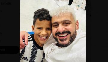 رامز جلال يلبي رغبة طفل خلال أداء مناسك العمرة رامز جلال يلبي رغبة طفل خلال أداء مناسك العمرة