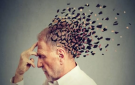 قبل تشخيص الزهايمر.. أعراض خفية قد تظهر تدريجيا