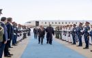 الملك يرافقه ولي العهد يصلان إلى دولة الإمارات