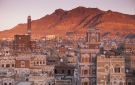 دهس طالبتين أمام مدرسة في صنعاء يشعل مطالب بمحاسبة السائقين المتهورين