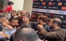 فوضى عند خروج لاعبي المنتخب عقب مباراة سوريا .. ! فيديو