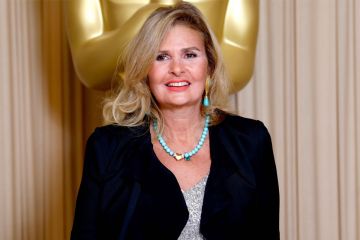 يسرا تروي مسيرتها السينمائية في الجونة 