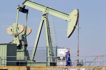 النفط يتراجع وسط مخاوف التوتر التجاري بين أميركا والصين النفط يتراجع وسط مخاوف التوتر التجاري بين أميركا والصين