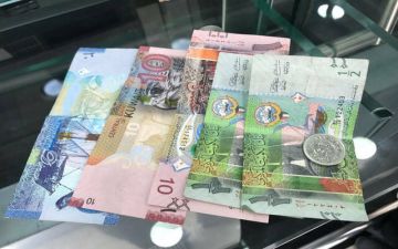 الدينار الكويتي ينخفض أمام 4 عملات أجنبية الدينار الكويتي ينخفض أمام 4 عملات أجنبية