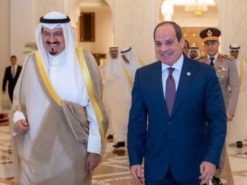 الرئيس المصري يستقبل رئيس الوزراء في قصر الاتحادية بالقاهرة الرئيس المصري يستقبل رئيس الوزراء في قصر الاتحادية بالقاهرة