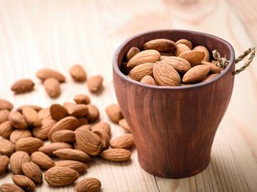 اللوز.. وجبة خفيفة تعزز صحة الأمعاء