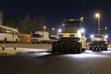  الأشغال : فرش طبقة الأسفلت النهائية بشارع دمشق