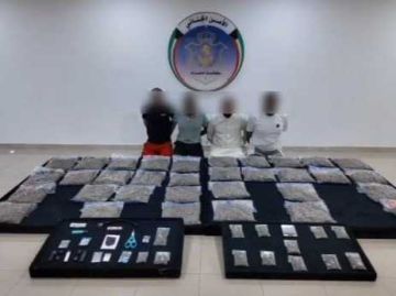 ضبط 4 أشخاص بينهم عسكريان في الداخلية بتهمة حيازة مواد مخدرة