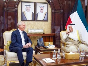 رئيس الوزراء بحث التعاون مع المفوض السامي لشؤون اللاجئين رئيس الوزراء بحث التعاون مع المفوض السامي لشؤون اللاجئين