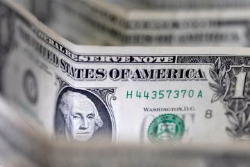 استقرار الدولار وارتفاع اليورو استقرار الدولار وارتفاع اليورو