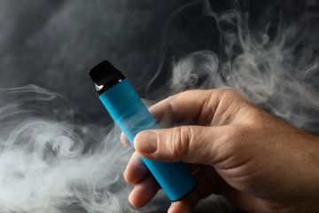  الصحة العالمية : 15 مليون قاصر في العالم يدخنون السجائر الإلكترونية