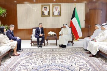 وزير الخارجية يبحث ووكيل الأمم المتحدة العلاقات الوثيقة والتطورات الإنسانية بالمنطقة