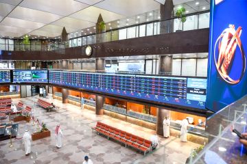 البورصة تستوعب عودة شبح الرسوم الجمركية ومؤشراتها تتباين