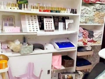 القوى العاملة تغلق صالونا نسائيا يمارس أنشطة بلا ترخيص  القوى العاملة تغلق صالونا نسائيا يمارس أنشطة بلا ترخيص