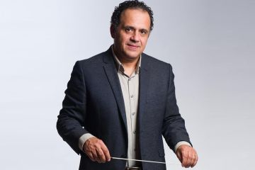 ناجي يقود الأوركسترا في افتتاح المتحف المصري