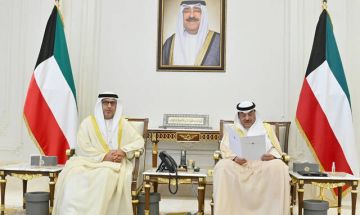 ولد عهد الكويت يتسلم دعوة لحضور القمة العالمية للحكومات بالإمارات ولد عهد الكويت يتسلم دعوة لحضور القمة العالمية للحكومات بالإمارات